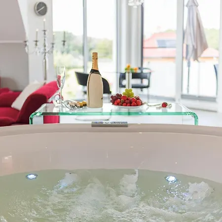 Lifestyle _ Honeymoon_suite *